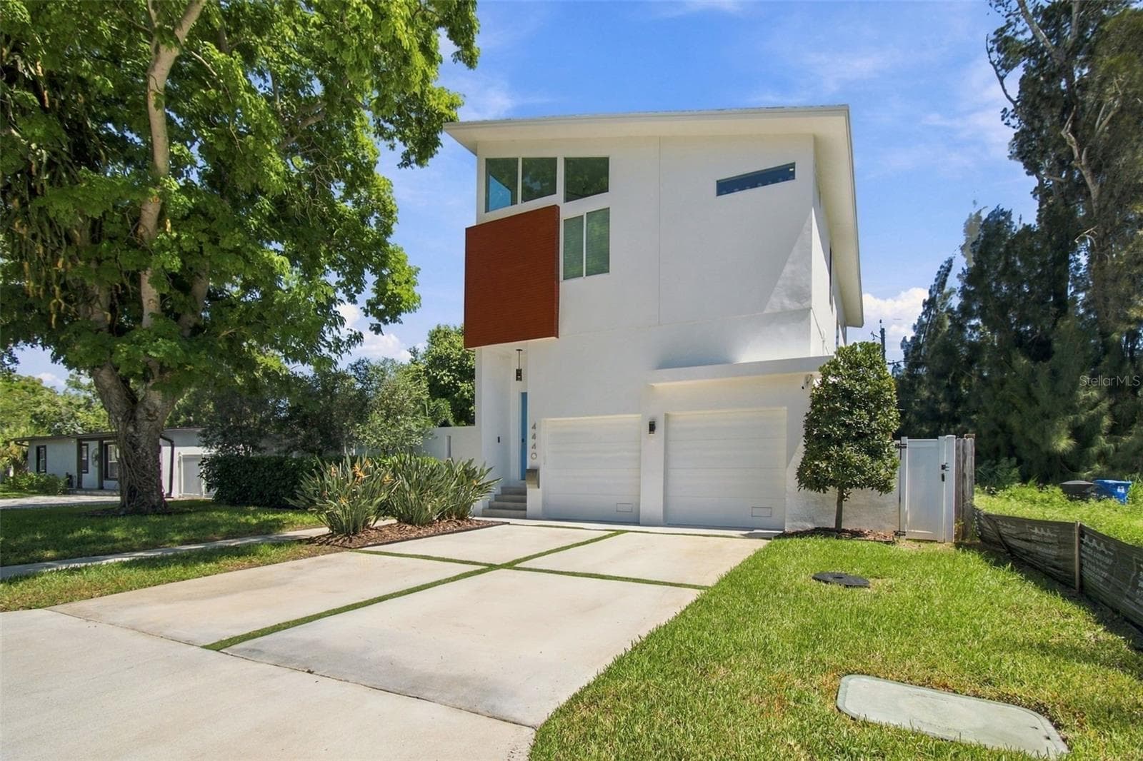 4440 Pompano Dr SE photo 2