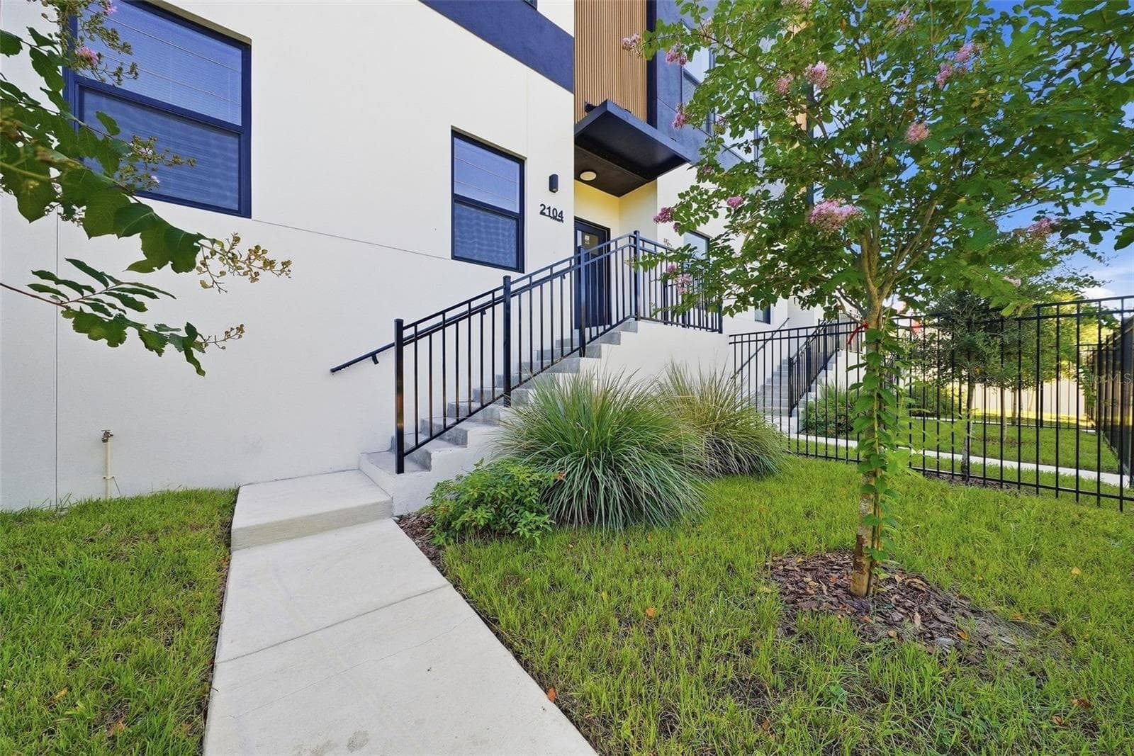 2104 4th St S #3 photo 3