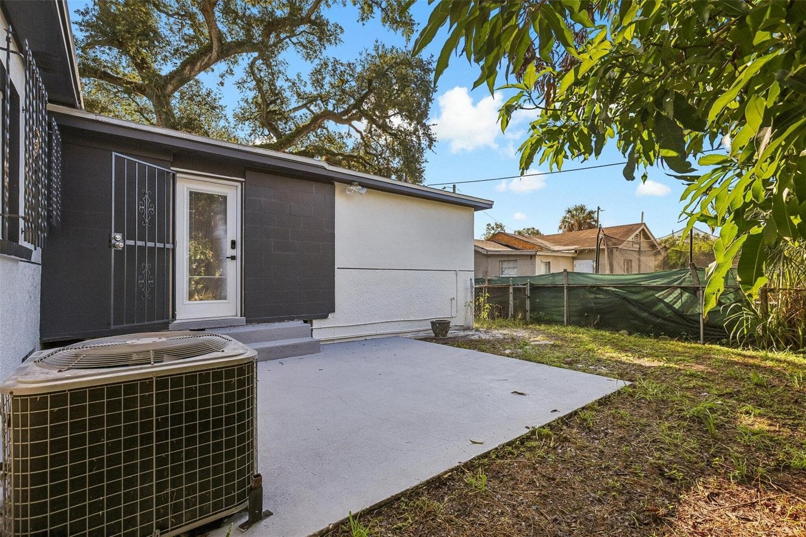 2217 Mallory Ave photo 4