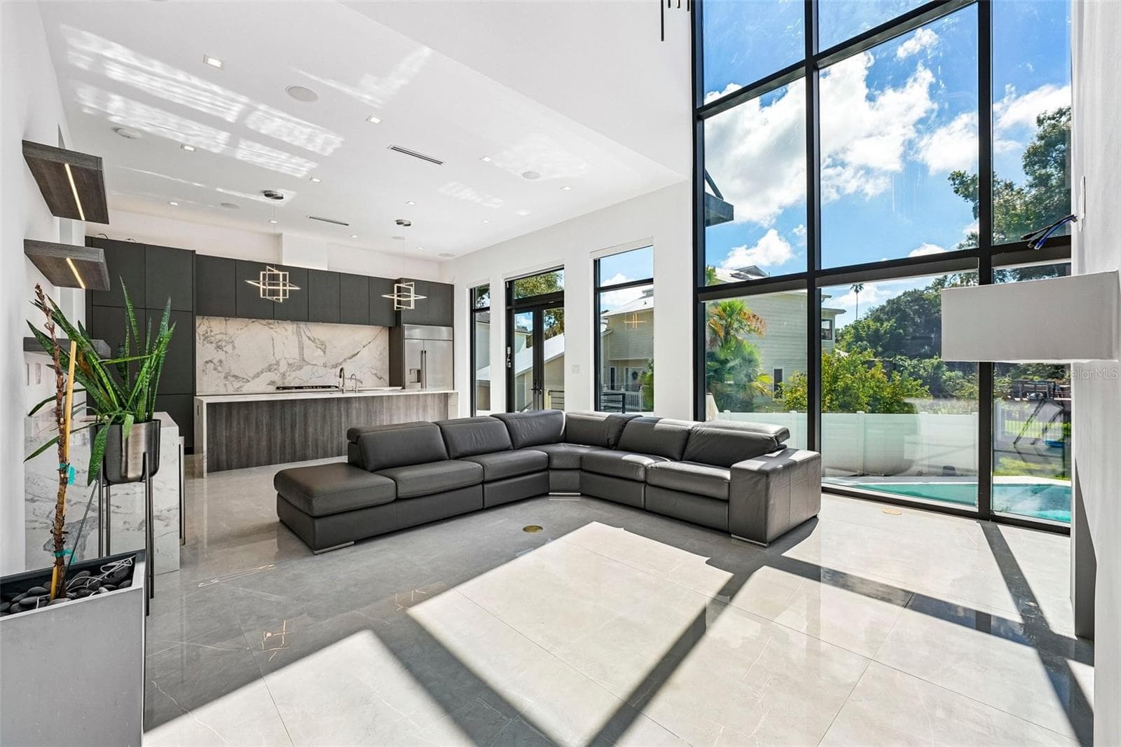 8103 N River Shore Dr photo 4