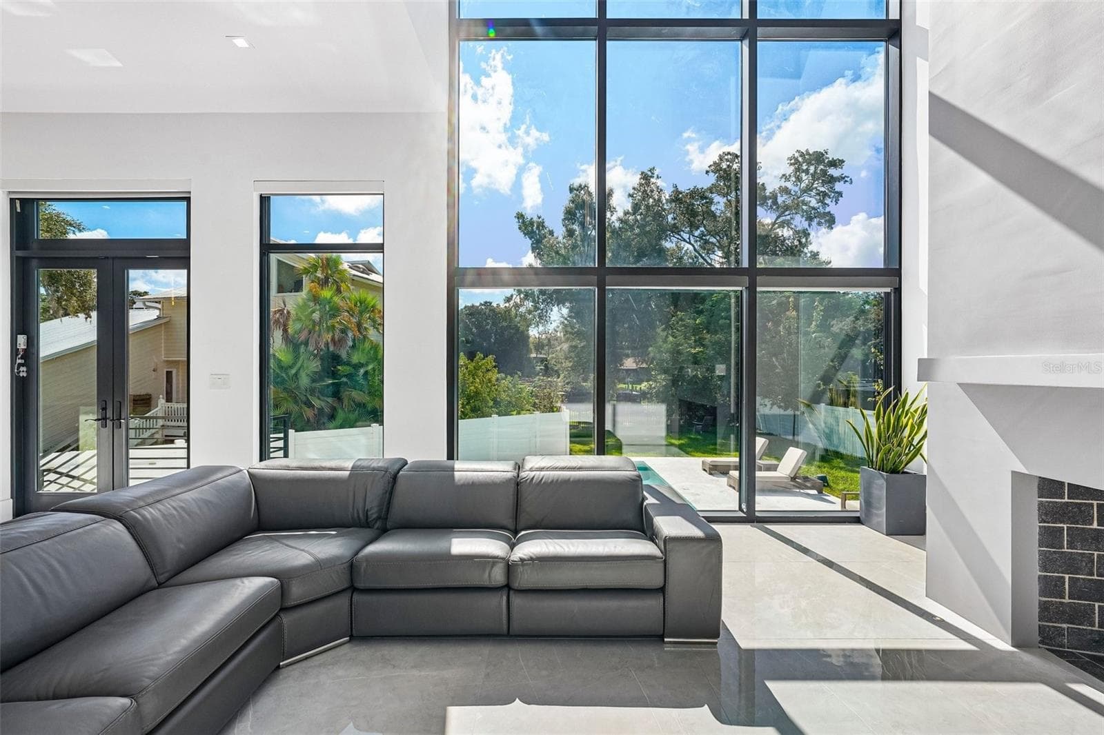 8103 N River Shore Dr photo 5
