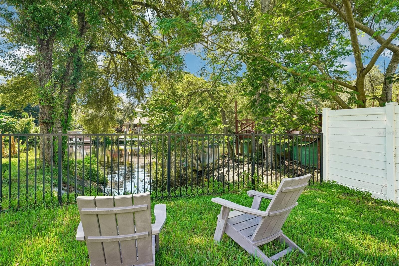8103 N River Shore Dr photo 3
