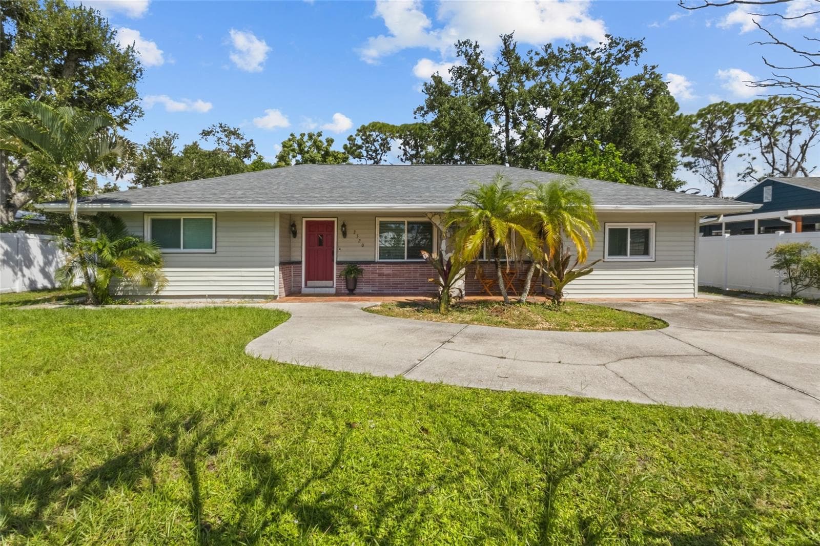 2520 E Milmar Dr photo 2