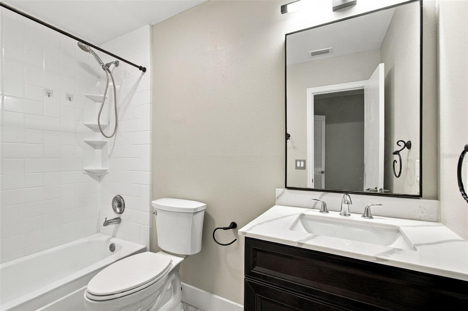 3118 Valley Oaks Dr photo 5