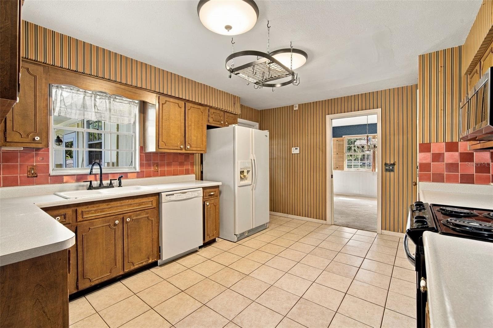 409 El Greco Dr photo 3