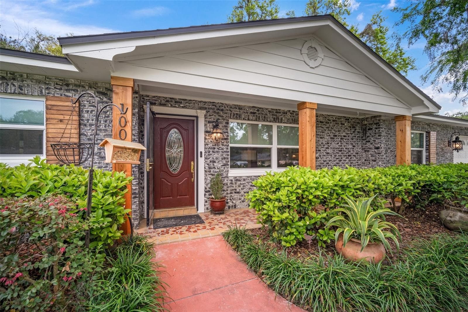 1003 Mandalay Dr photo 2