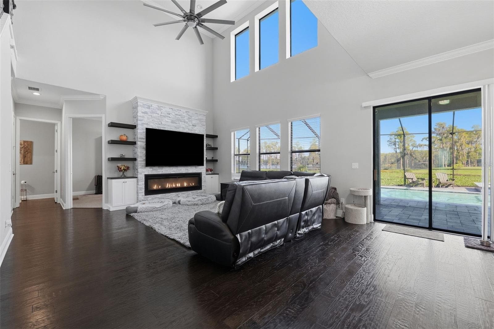 5157 Lakecastle Dr photo 4