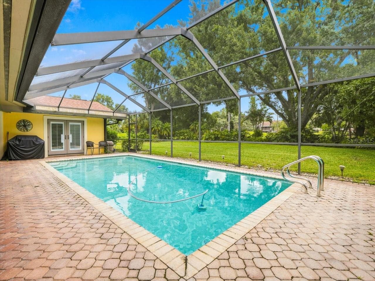 13903 Middle Park Dr photo 3