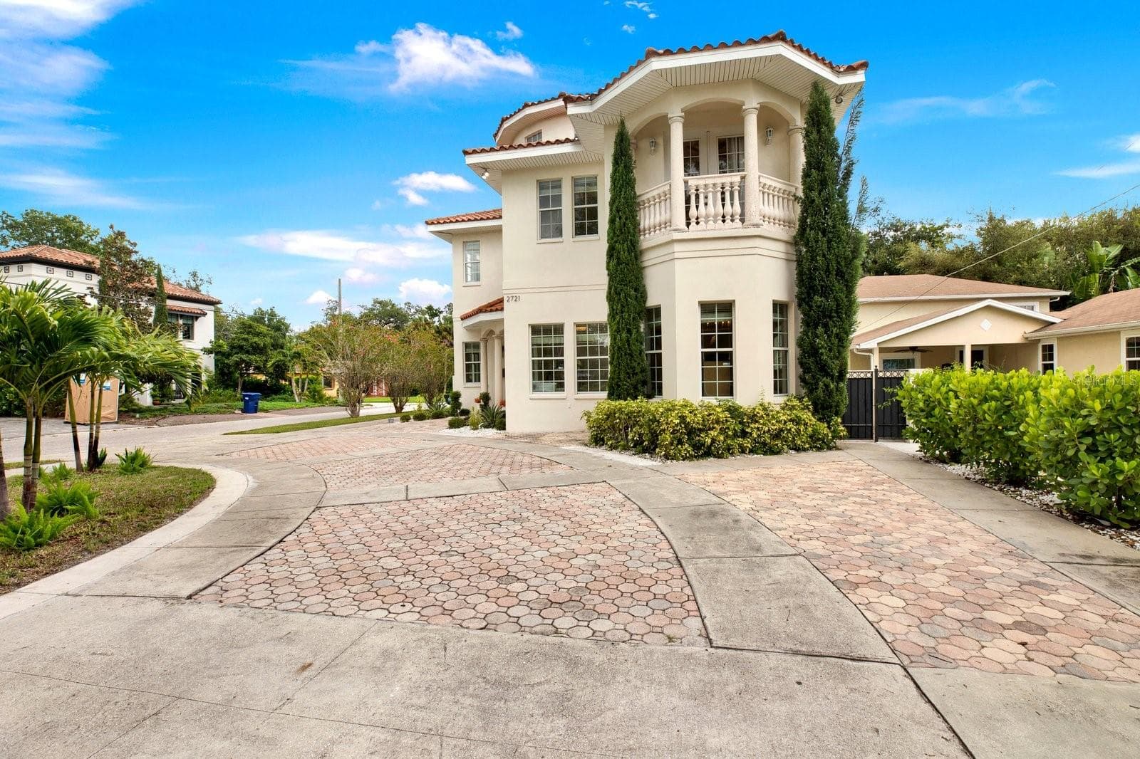 2721 N Royal CT photo 2