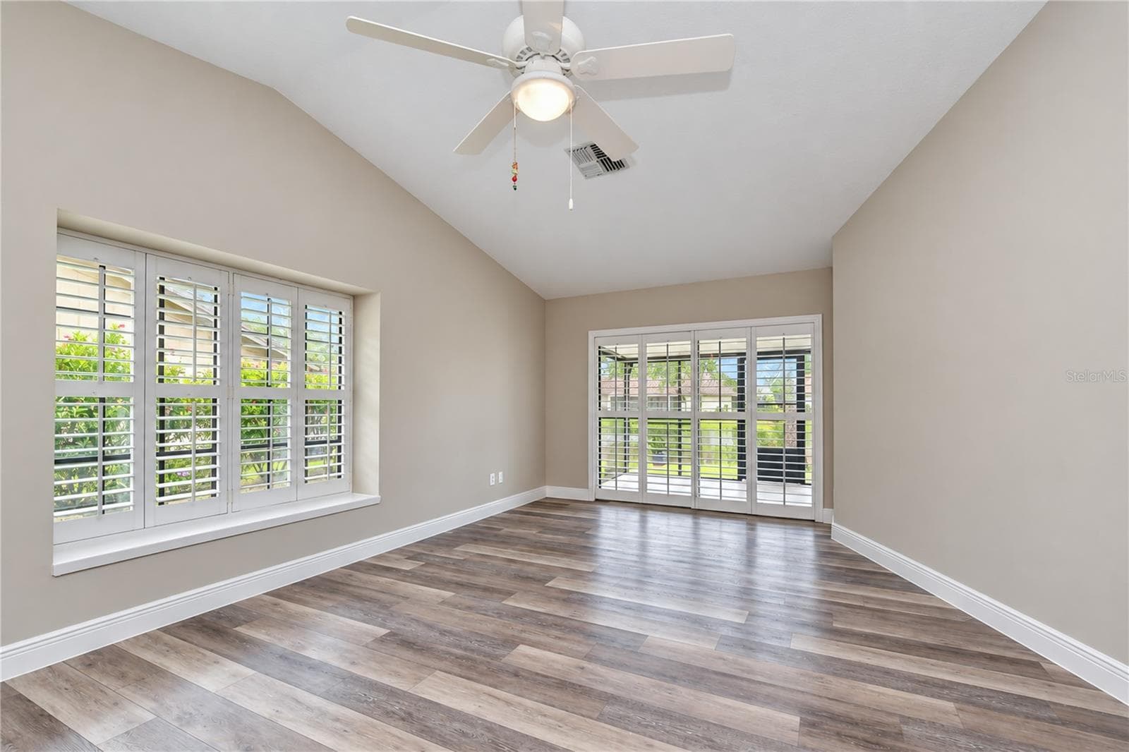 3942 Shoreside Cir photo 4