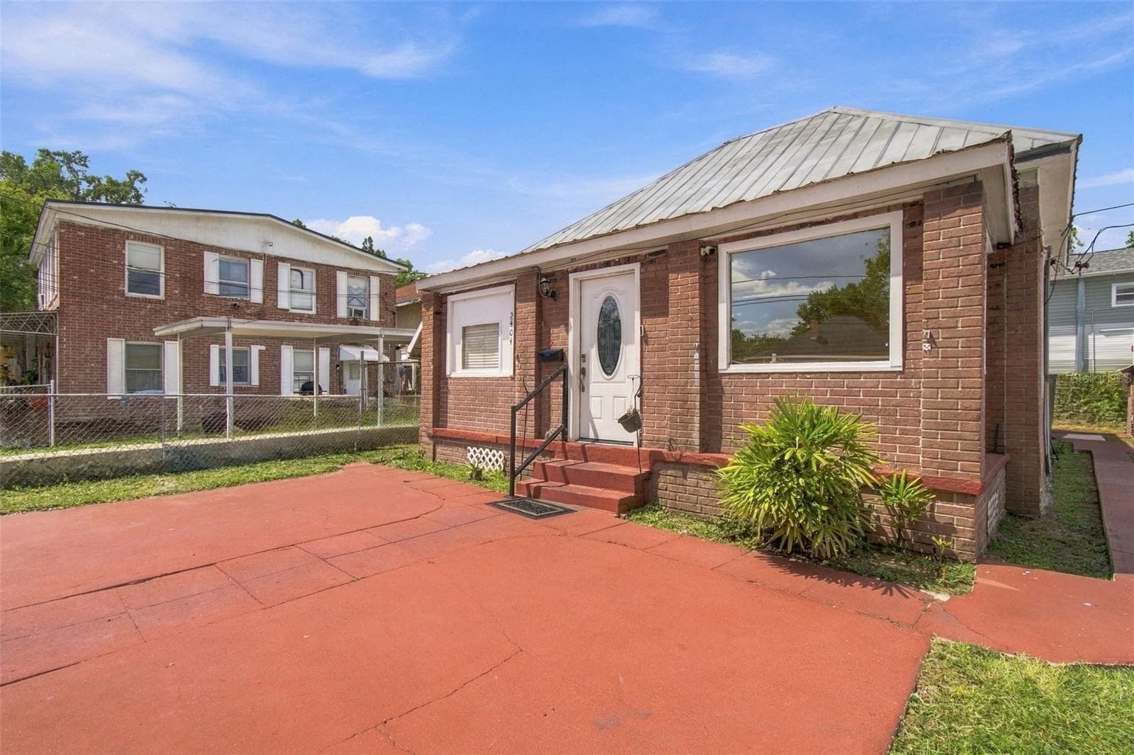 2402 N Highland Ave photo 3