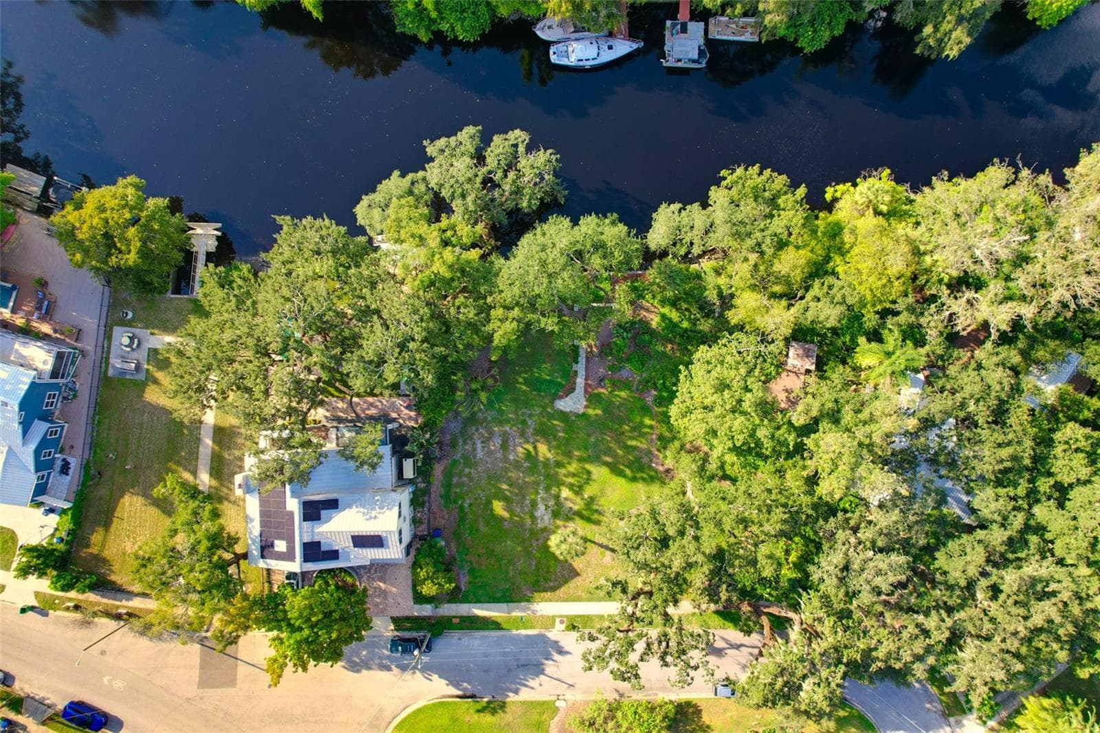 1214 E Park Cir photo 3