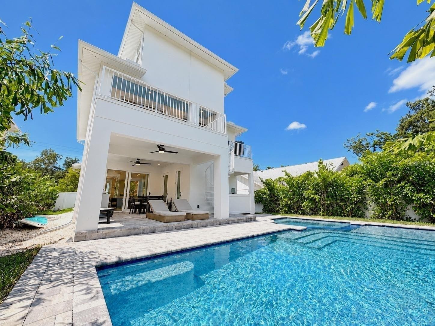 1647 Siesta Dr photo 2
