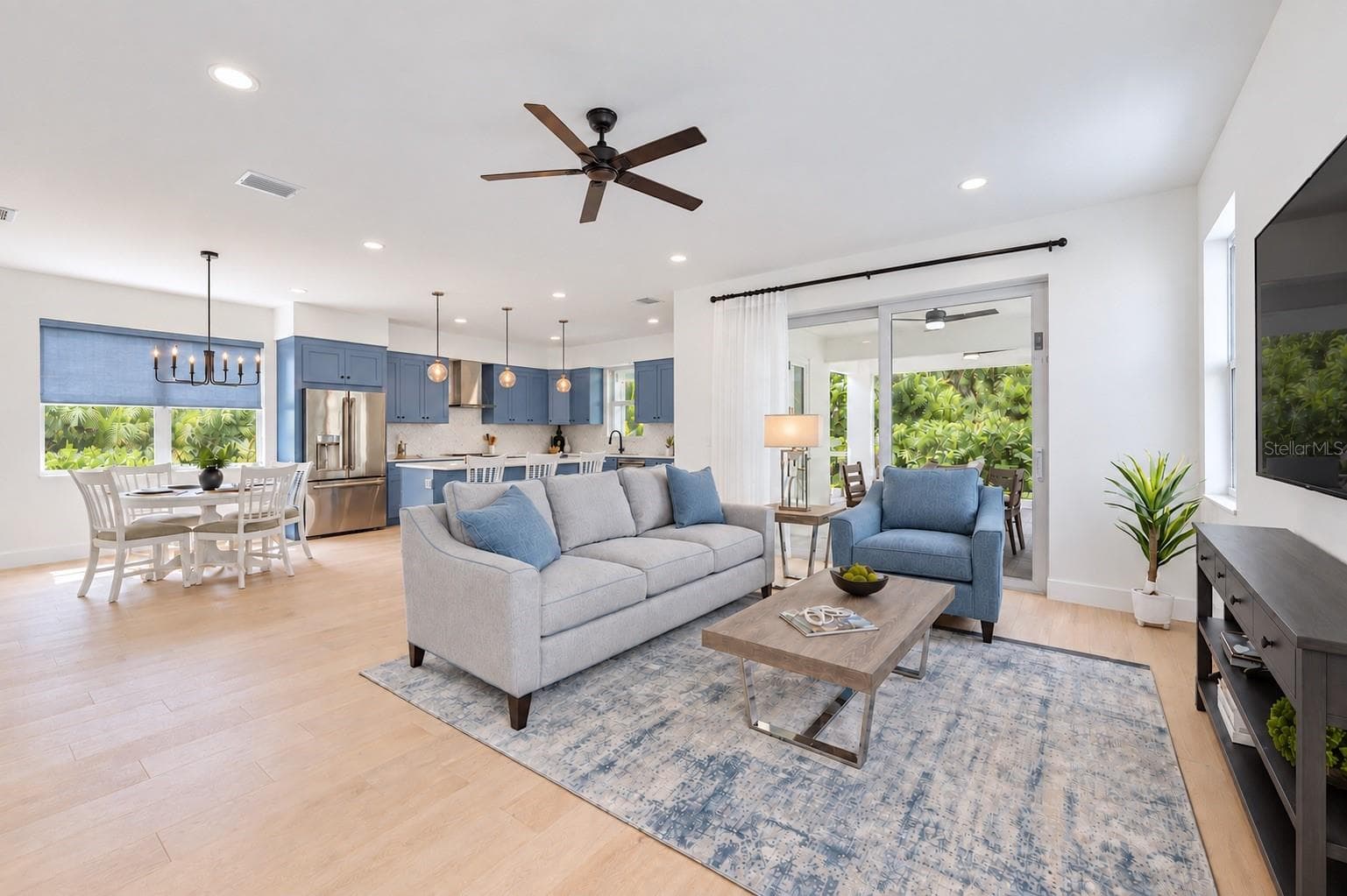 1647 Siesta Dr photo 3