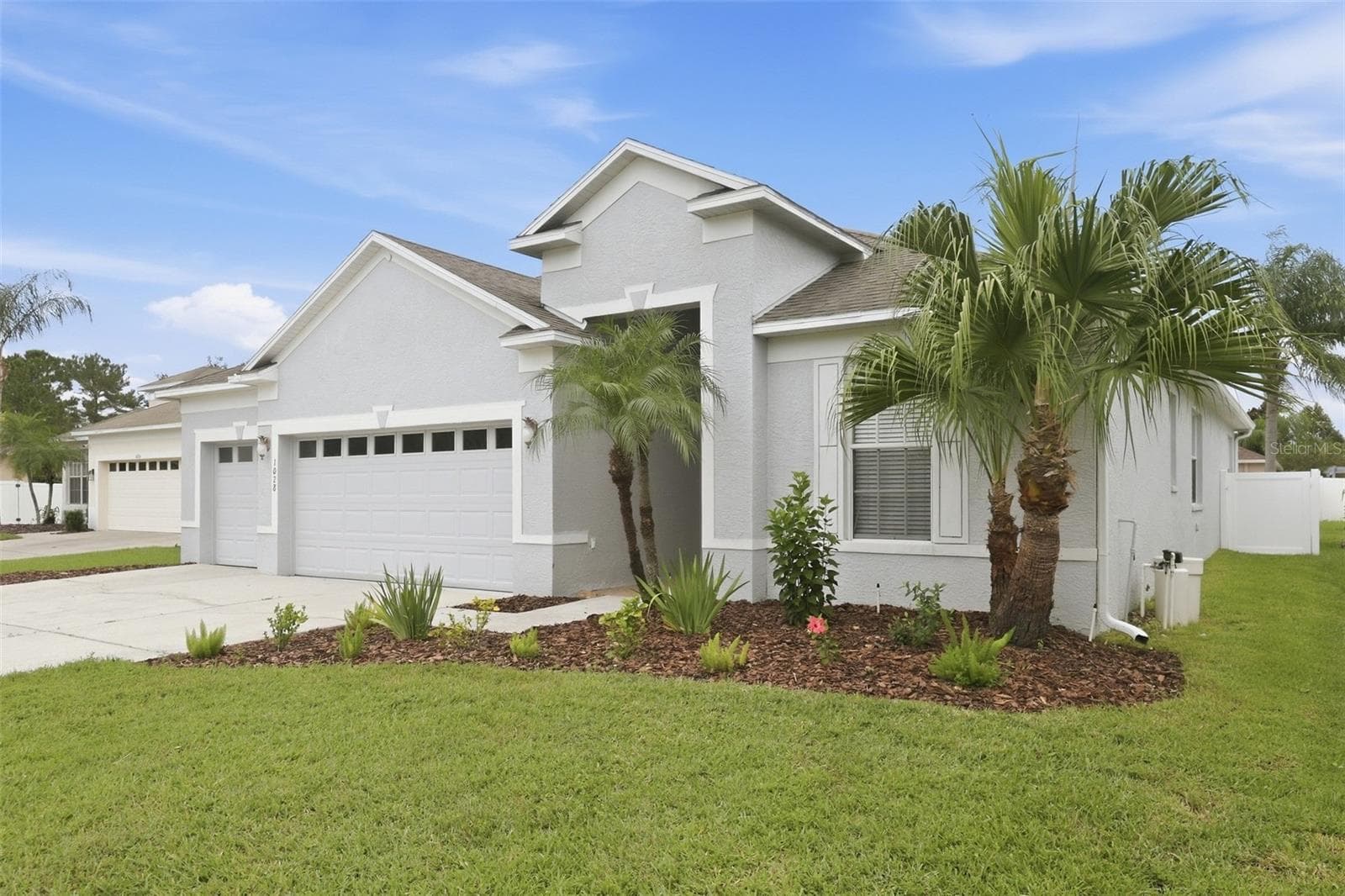 1028 Appian Pl photo 2