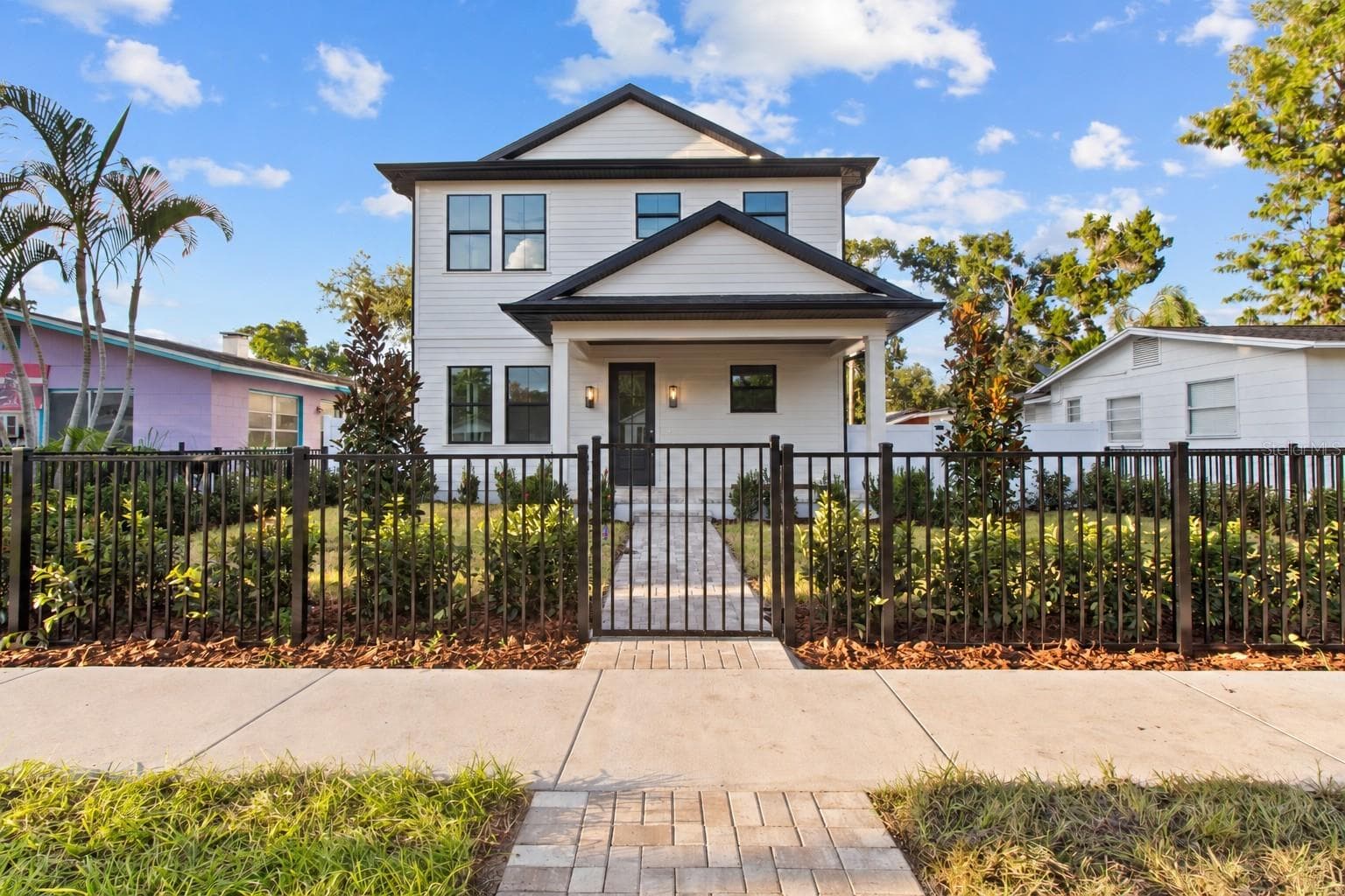 1025 Melrose Ave S