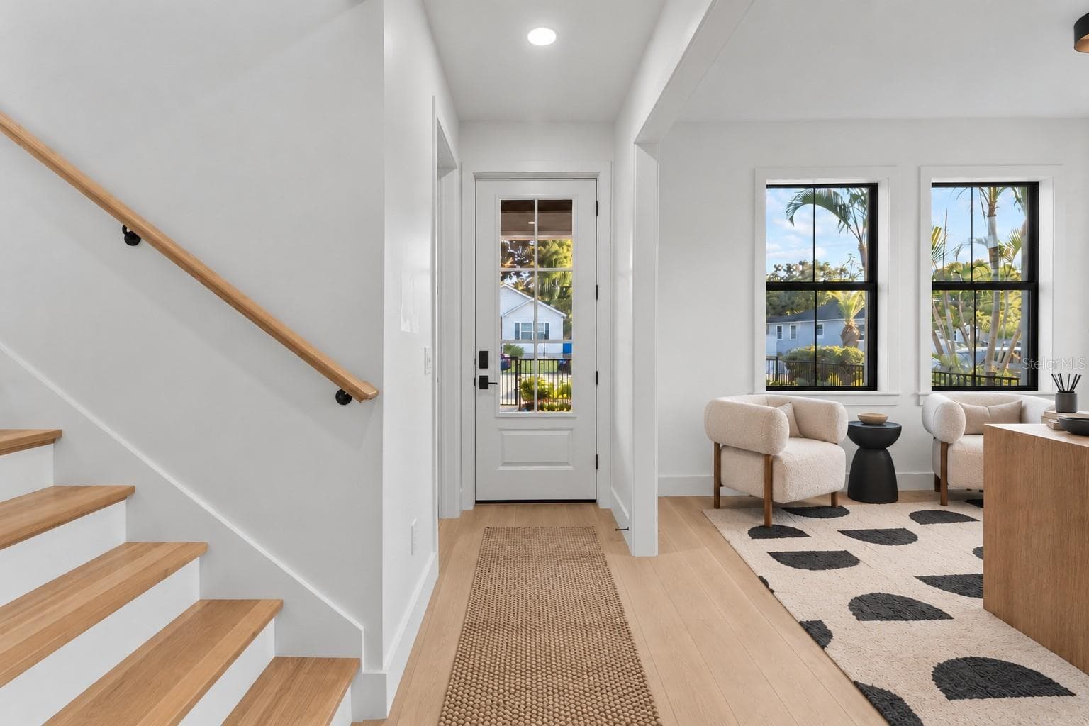 1025 Melrose Ave S photo 4