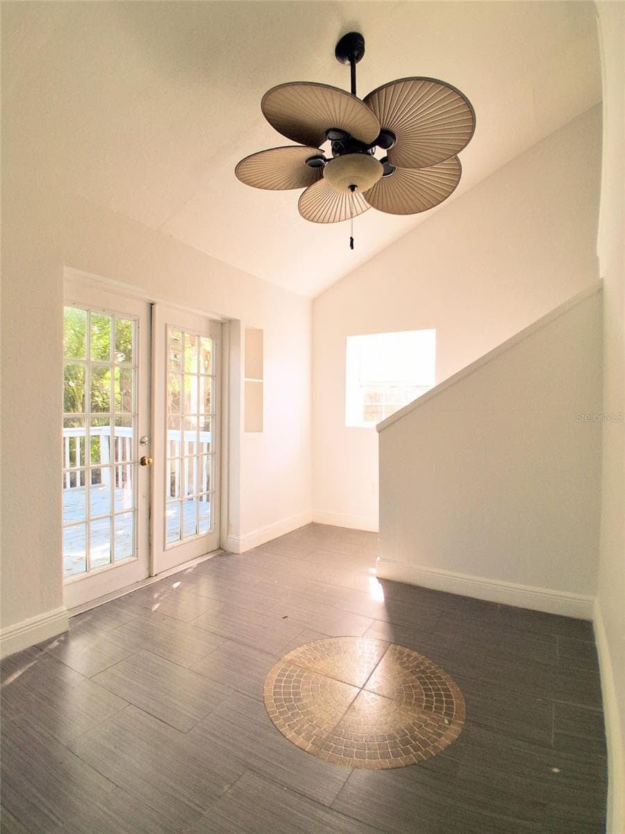 1655 Drew St photo 4