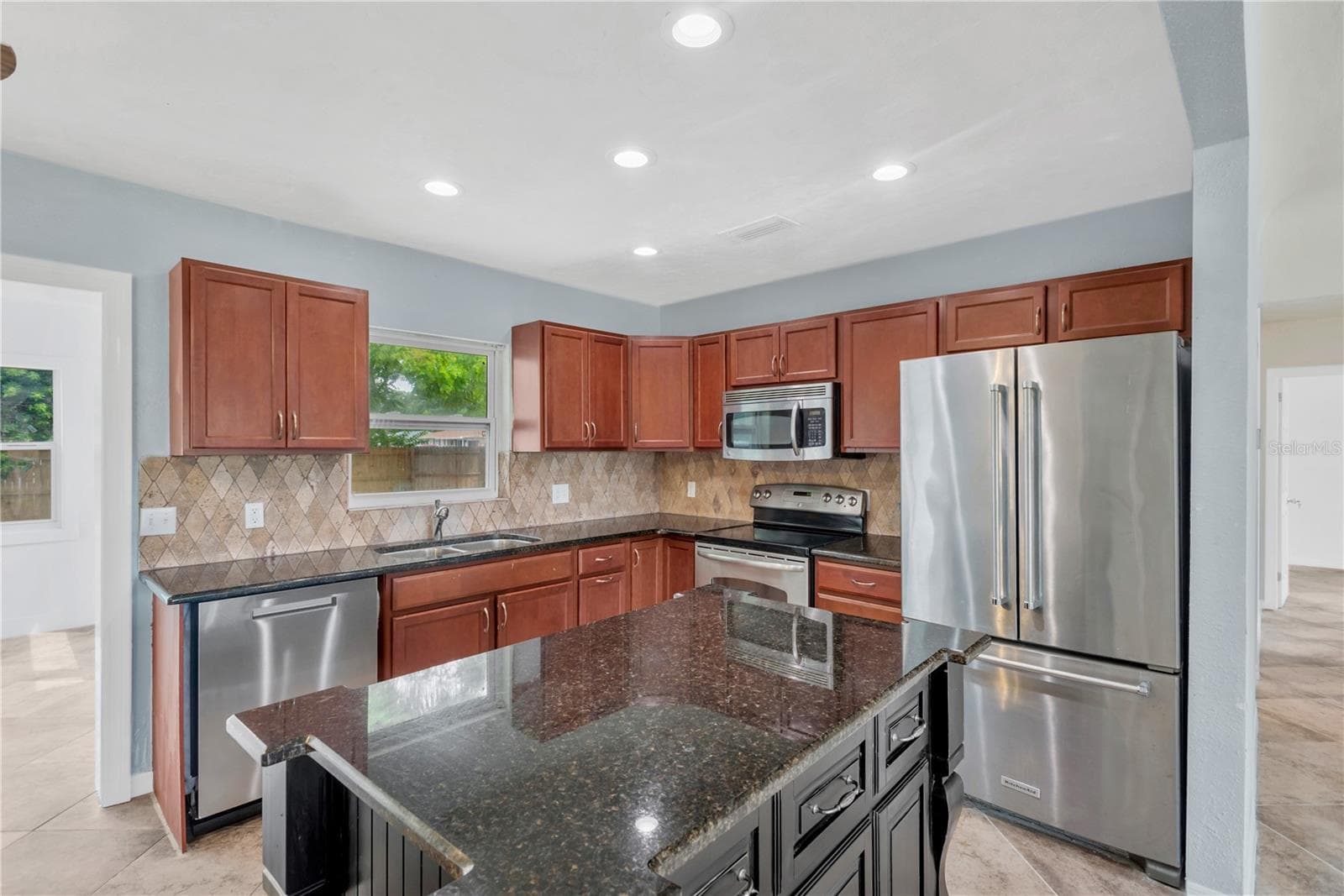 1801 Carlton Dr photo 2