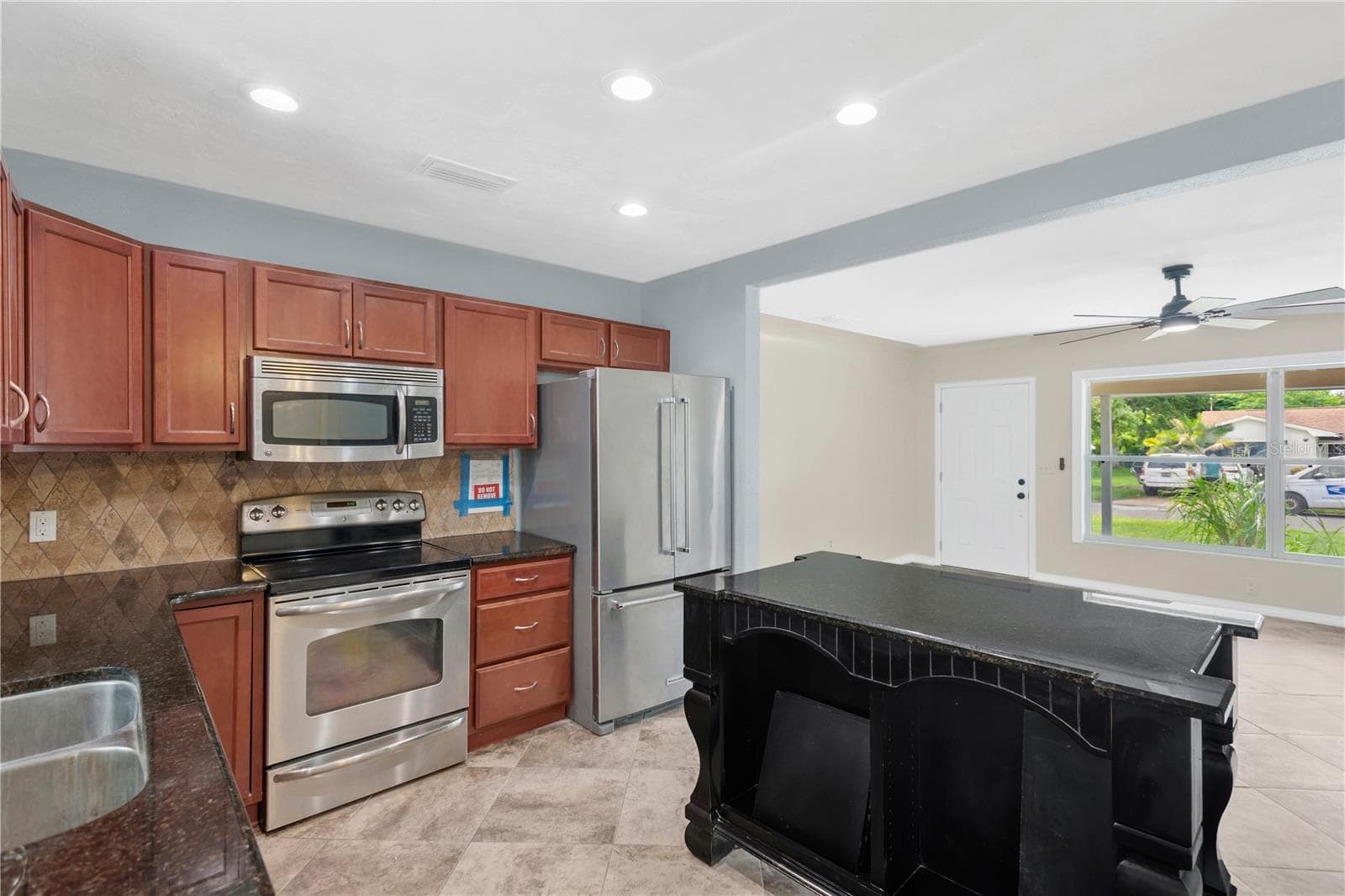 1801 Carlton Dr photo 3