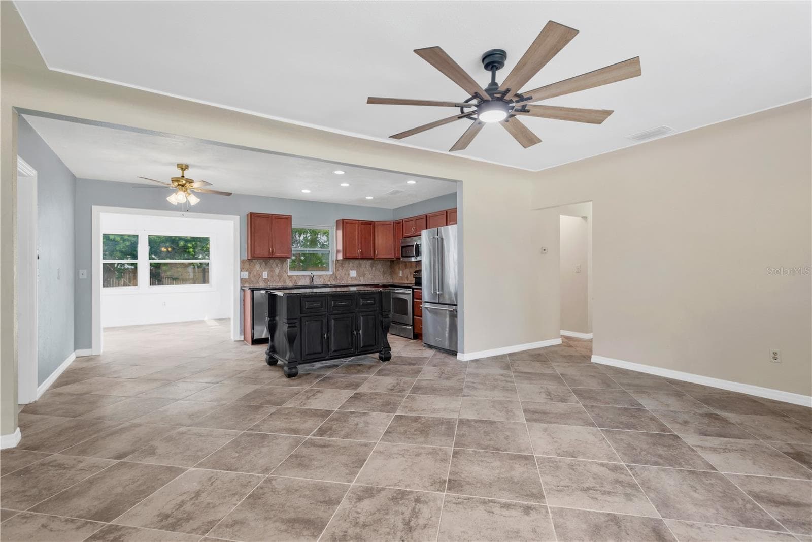1801 Carlton Dr photo 4