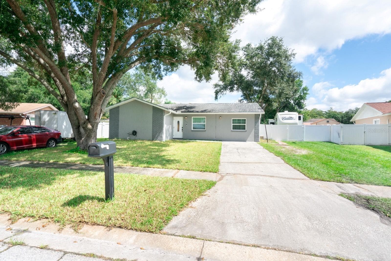 13915 Bridgeport Dr photo 2
