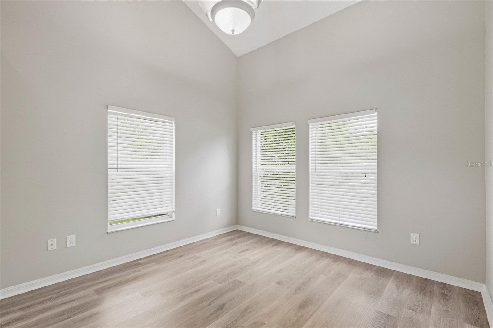 16102 Warden Pl photo 3