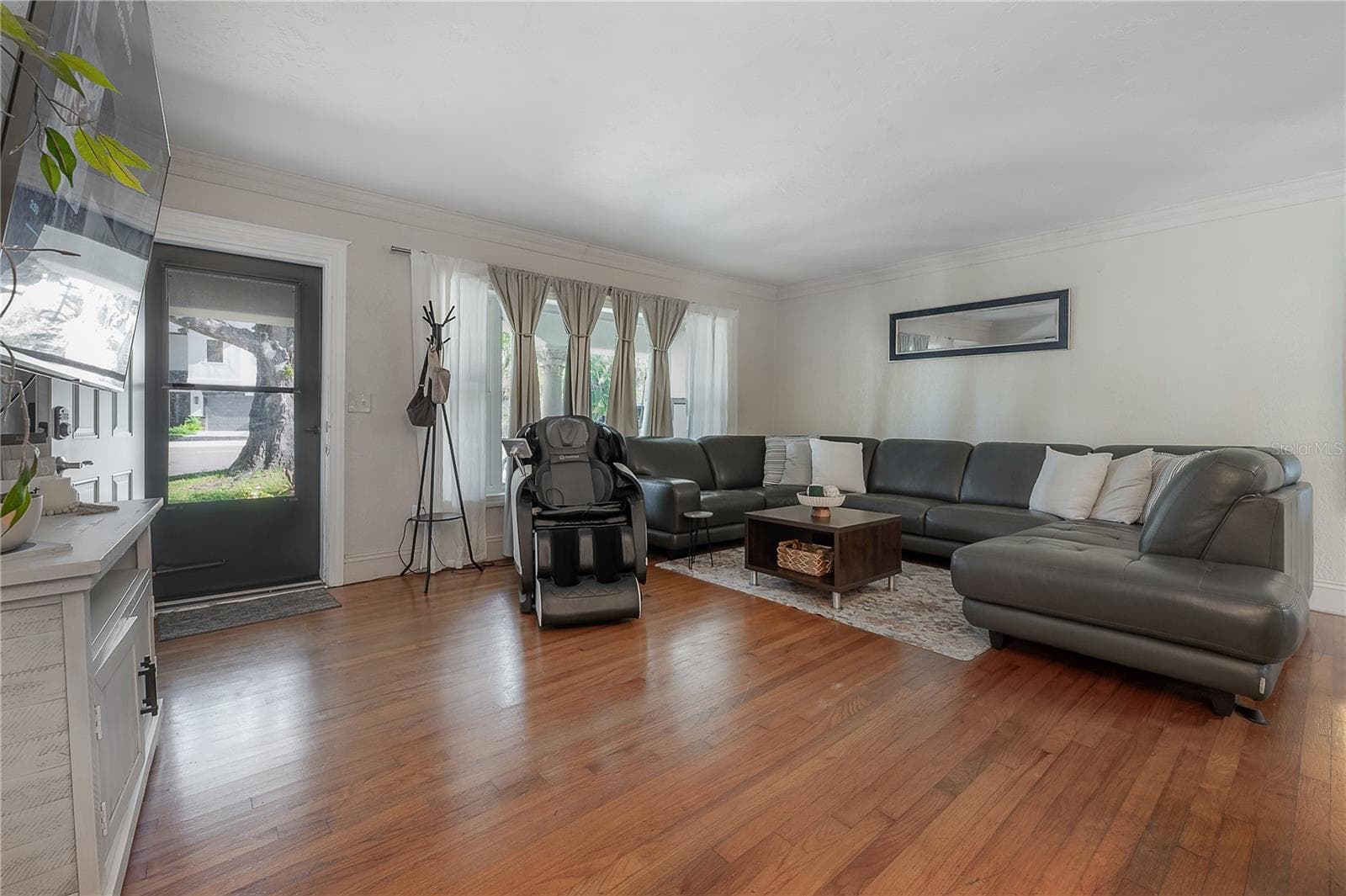 3138 W Euclid Ave photo 3