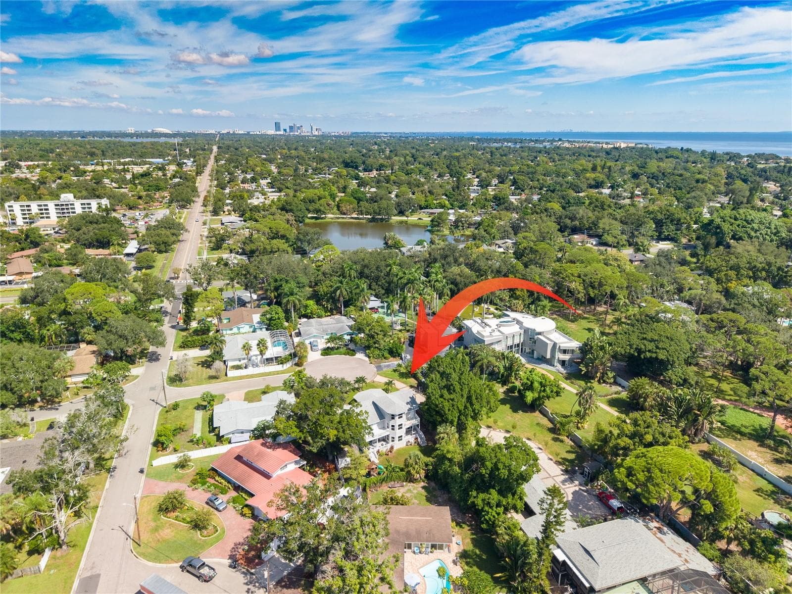 874 Serpentine Dr S photo 3