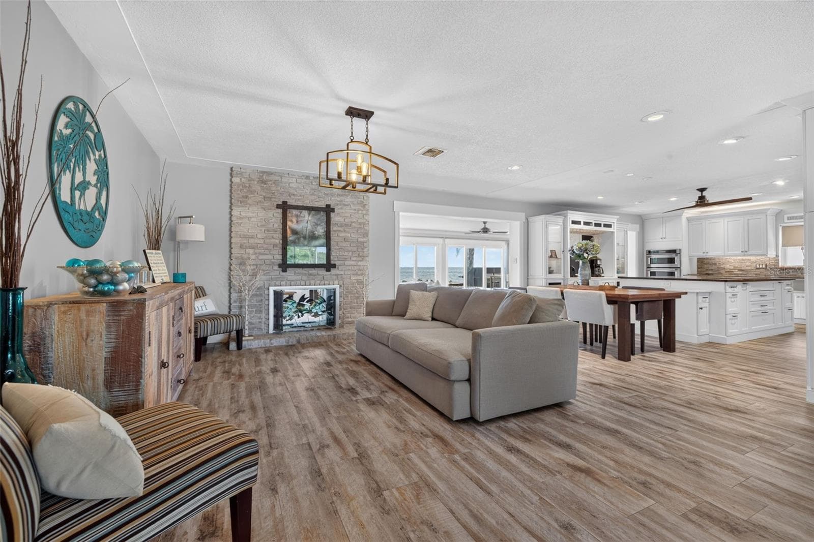 2480 E Bay Isle Dr SE photo 4
