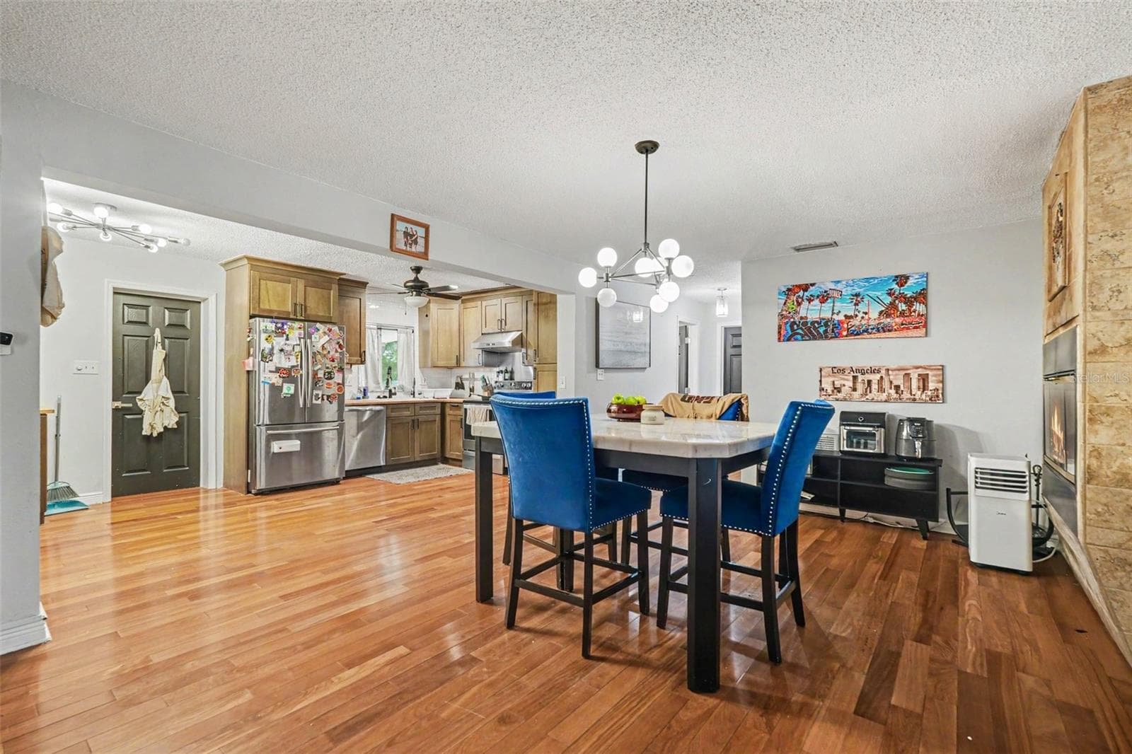 3022 Dartmouth Ave N photo 3