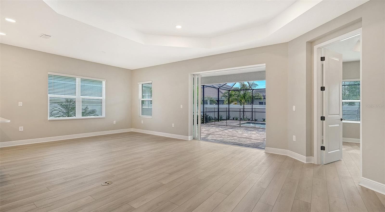 8201 Scarletbush Dr photo 5