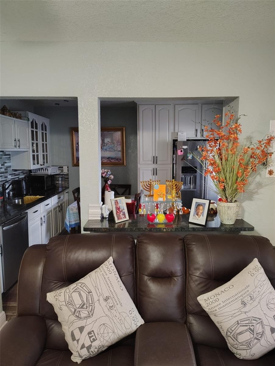 6913 Blossom Ave photo 5