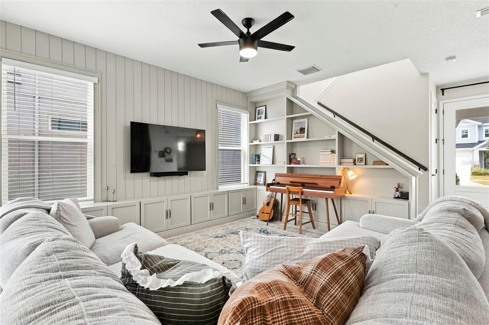 28592 Cozy Creek Dr photo 3
