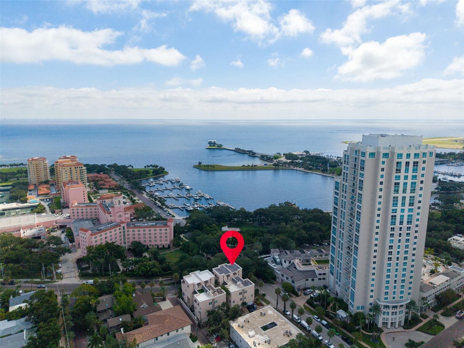 500 Beach Dr NE photo 2