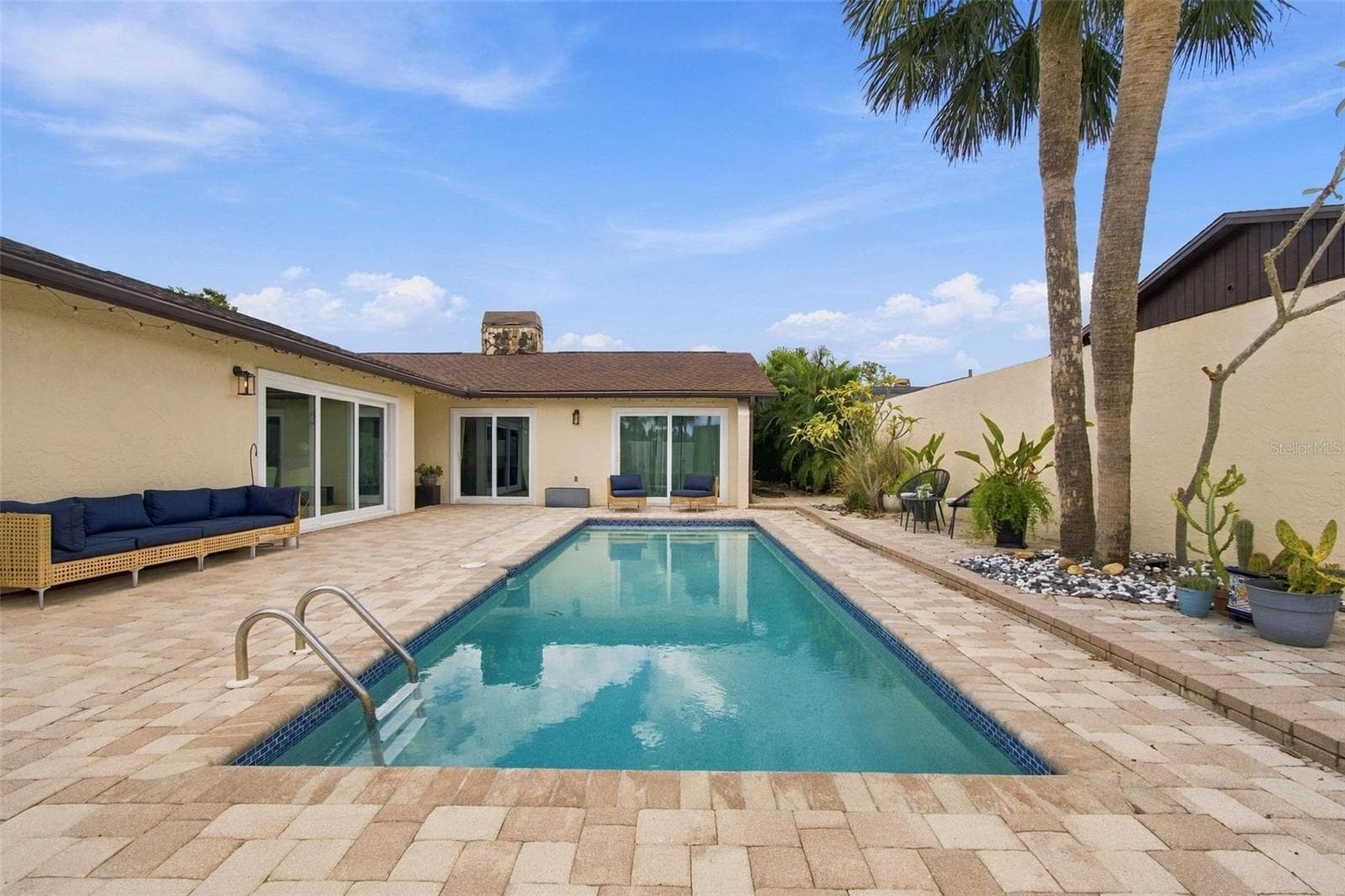 5041 Paloma Dr photo 2