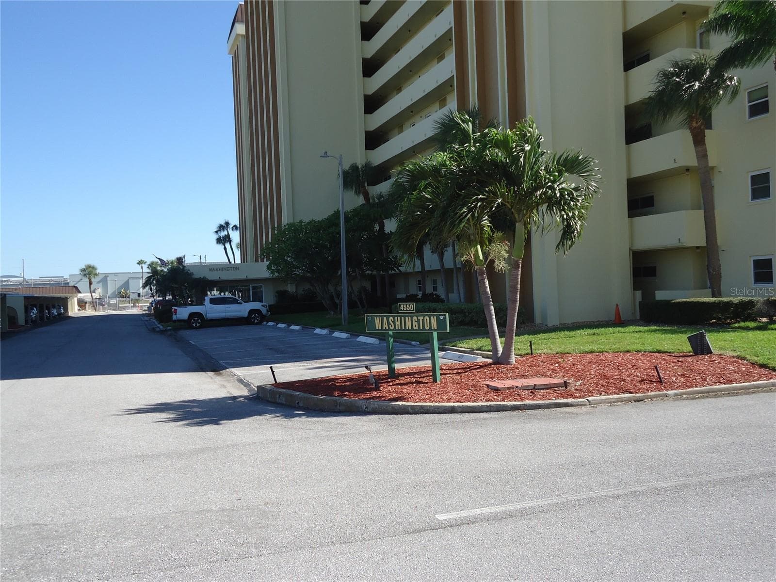 4550 Cove Cir #605