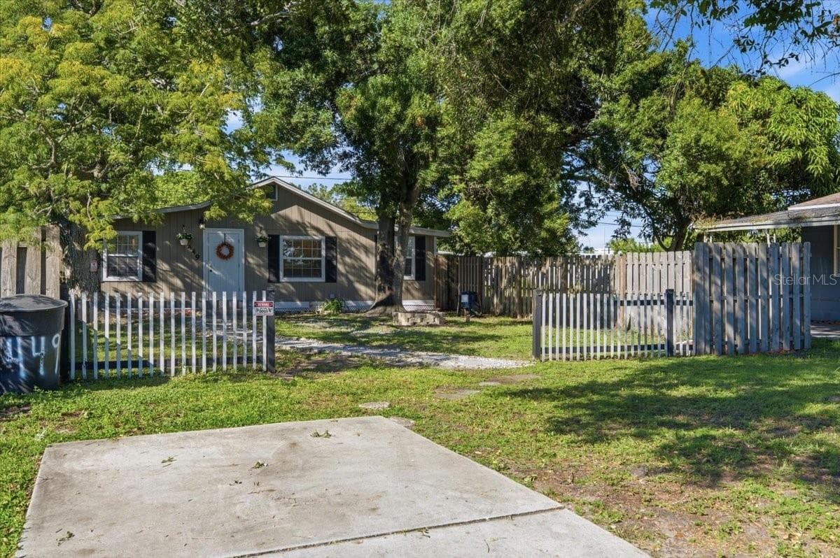 449 38th Ave N photo 4