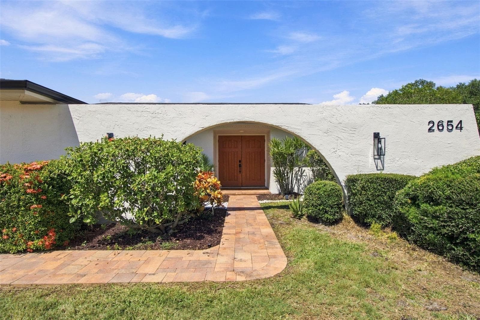 2654 Augusta Dr N photo 3