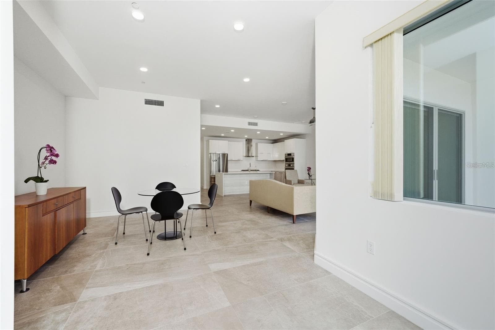 711 S Palm Ave #302 photo 3