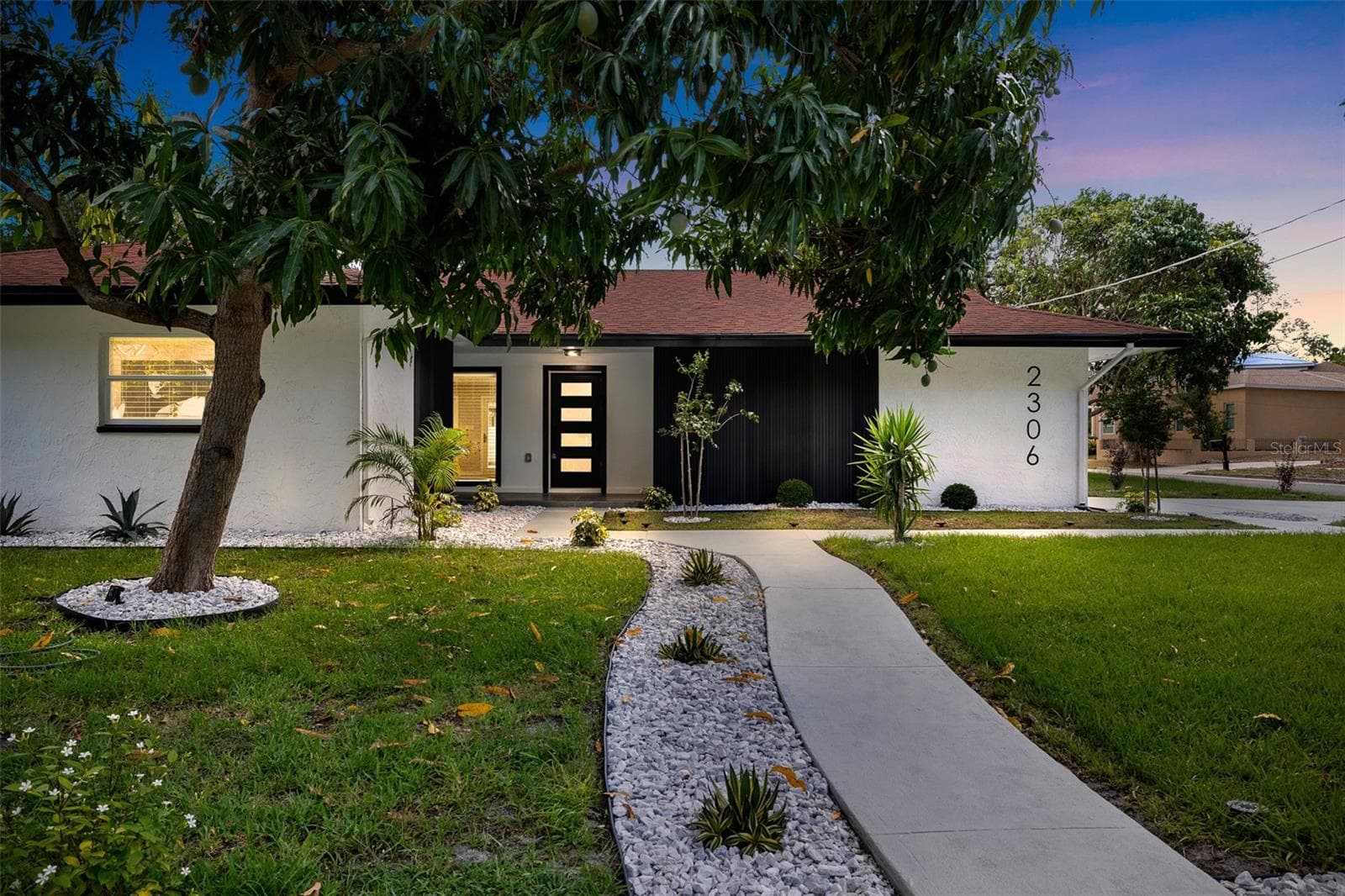 2306 S San Jose Cir photo 2