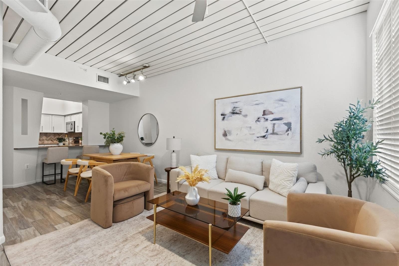 2411 W Horatio St #519 photo 3