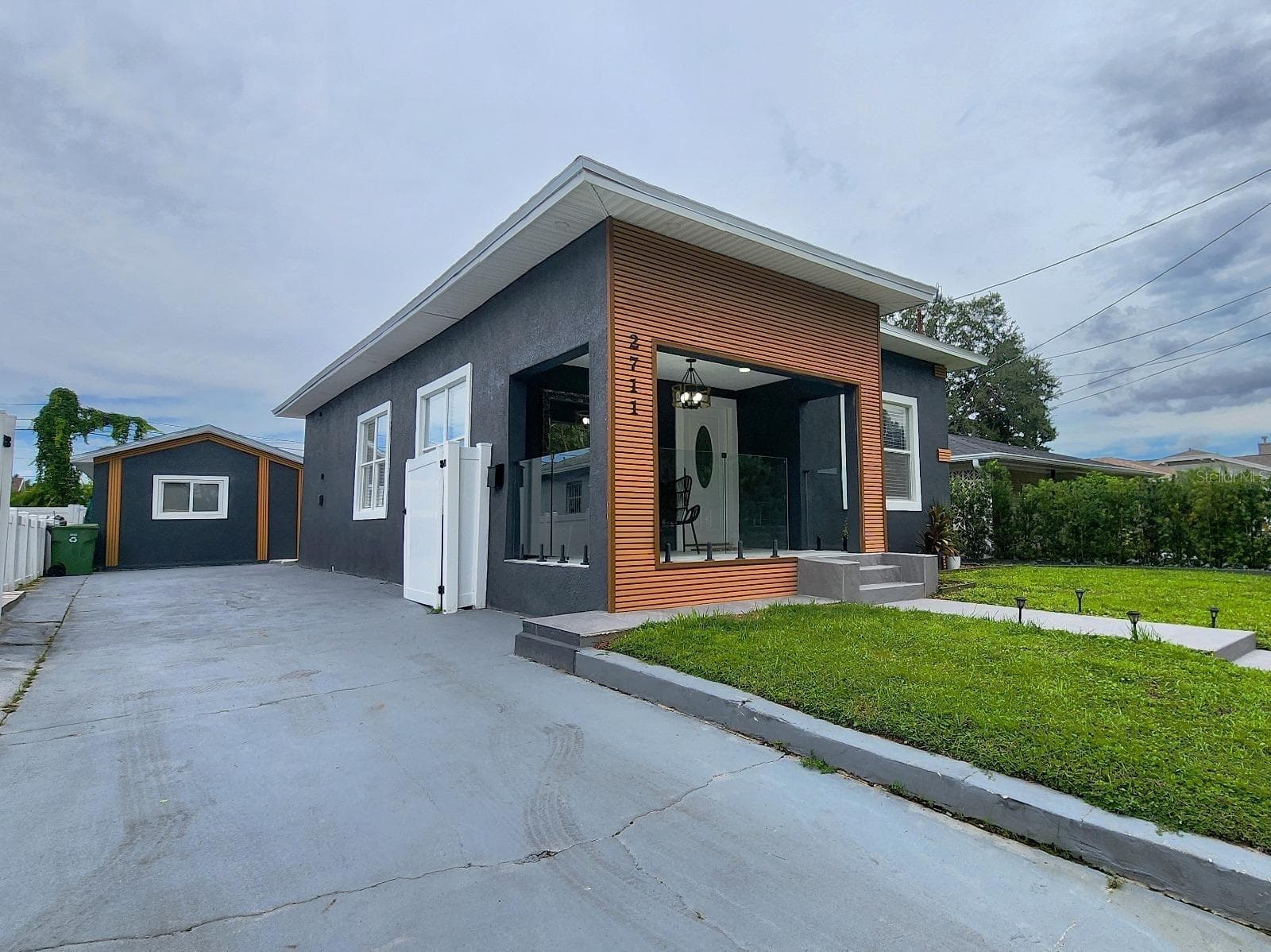 2711 W Cordelia St photo 3