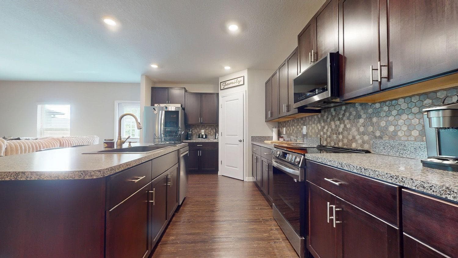 10211 White Linen Ave photo 2