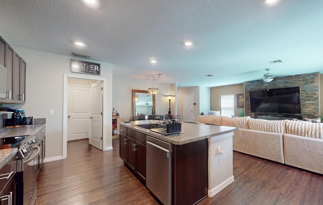 10211 White Linen Ave photo 3