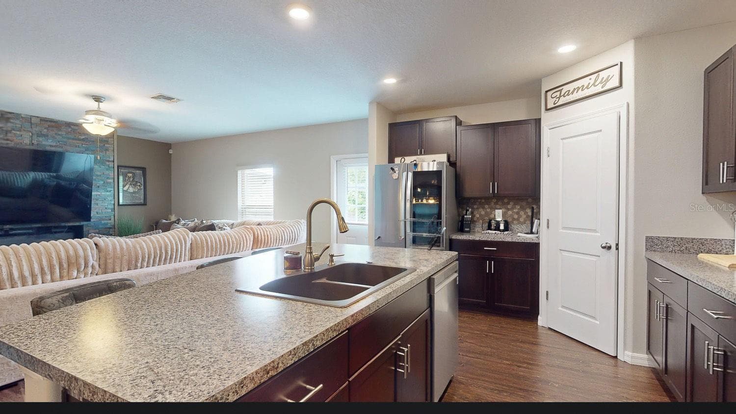 10211 White Linen Ave photo 4