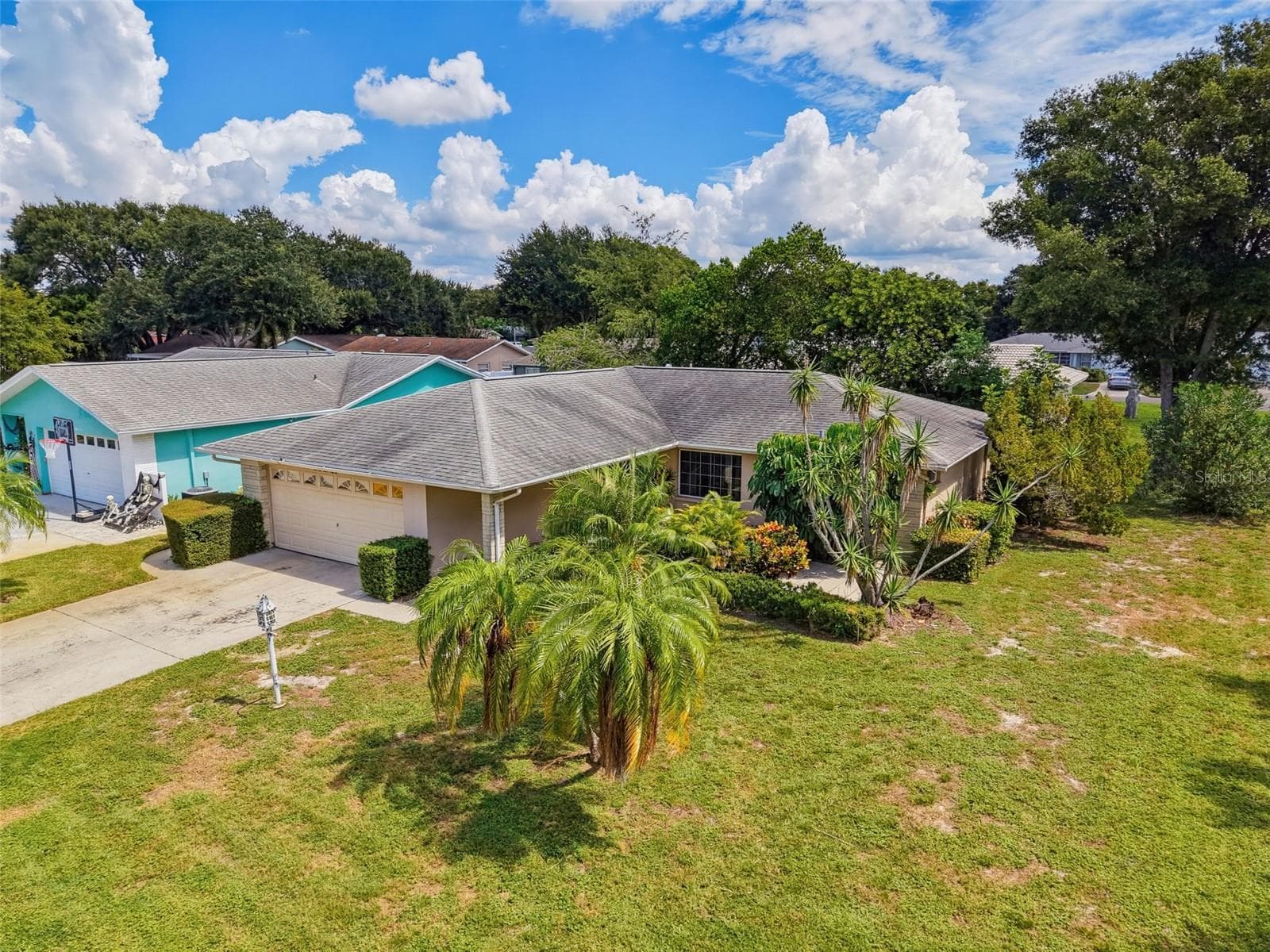 2580 Windwood Dr photo 3