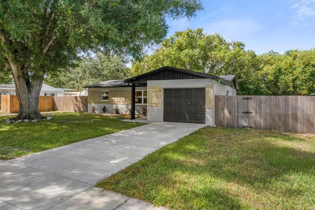 14756 Mockingbird Ln E photo 3