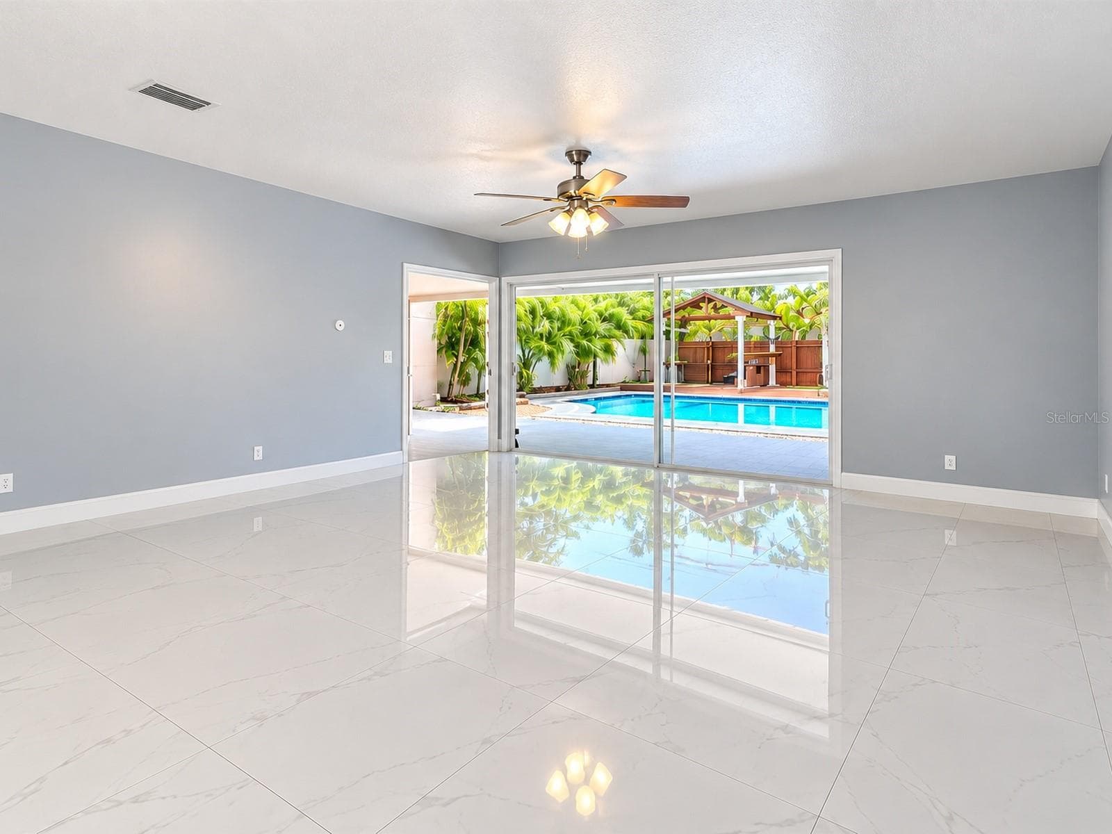 5124 Springwood Dr photo 4