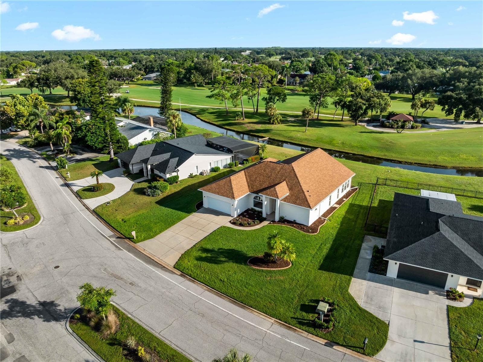 5121 Palm Aire Dr photo 3
